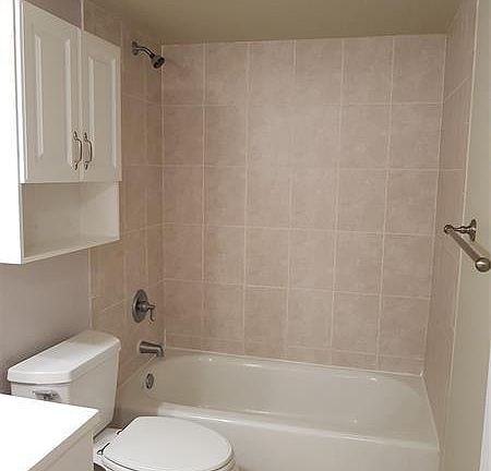 3rd image of 509 Gardens Dr APT 204