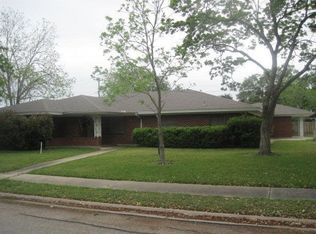 2301 Poplar Ave, Victoria, TX 77901