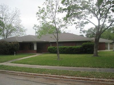 2301 E Poplar Ave, Victoria, TX, 77901