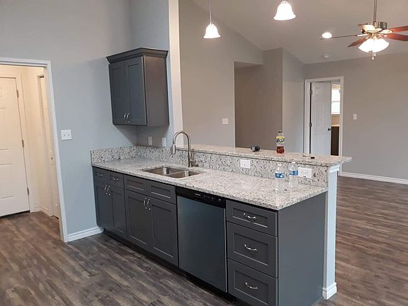 3rd image of 3101 Lindell Ave