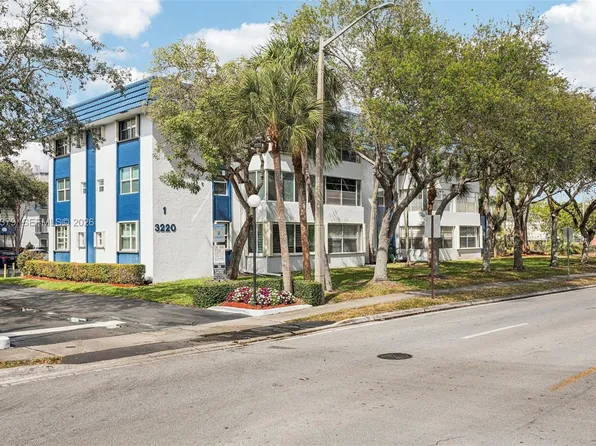 3220 Holiday Springs Blvd #1-102, Margate, FL 33063