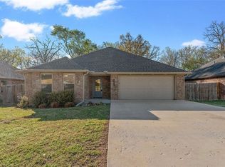 1311 Valley Dr, Gentry, AR 72734