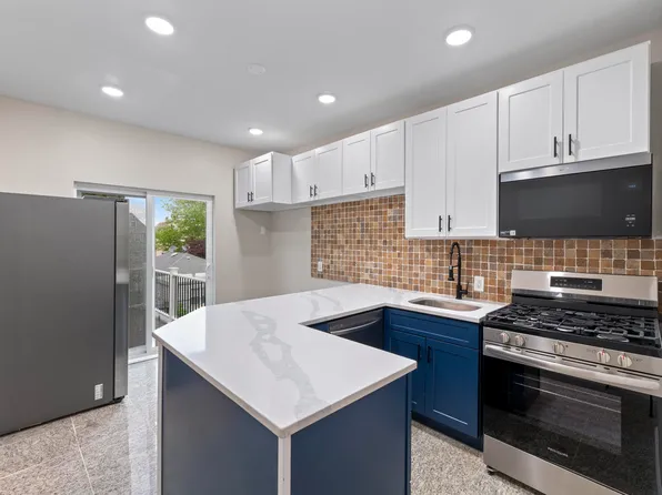 99 West 50th Street image 13 of 44