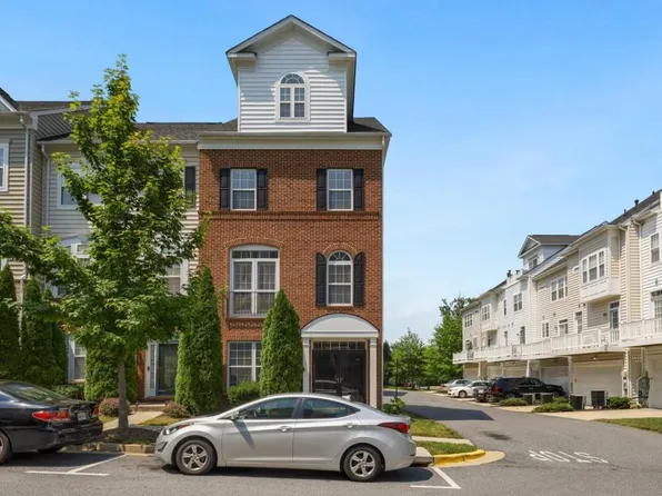 8014 Endzone Way, Landover, MD 20785