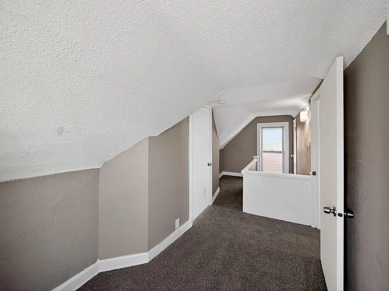 2117 6th Ave — Photo 28