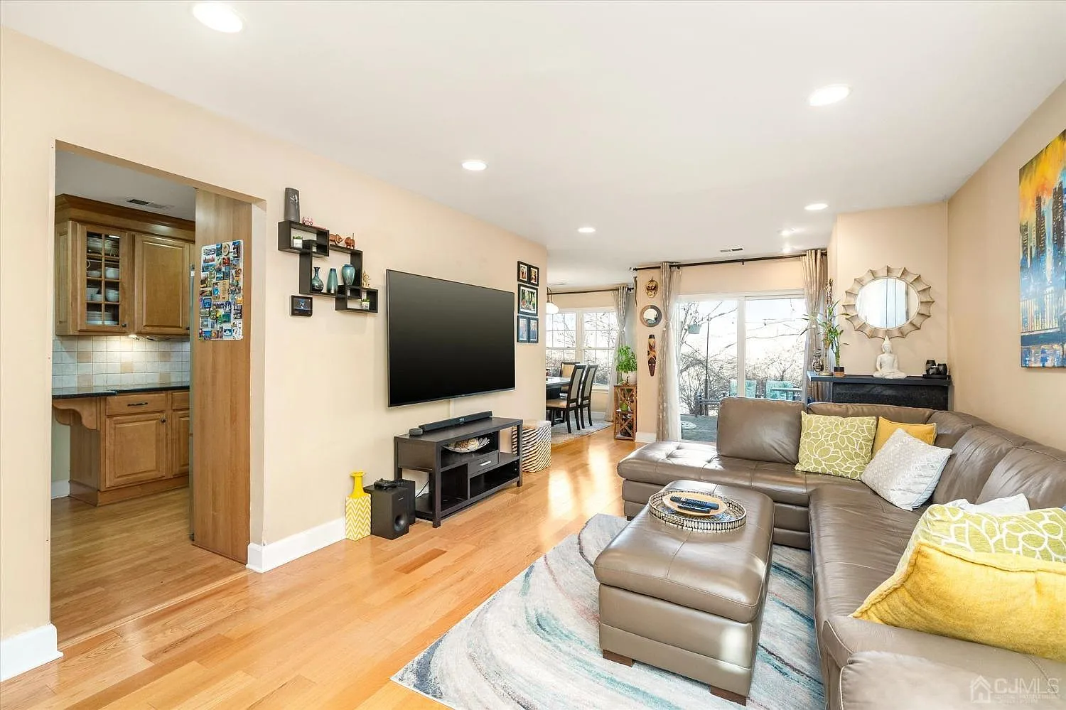 3 bed, 2.5 bath, 1569 sqft, $3,550 — Photo 3