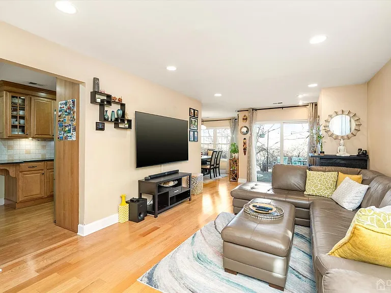 31D Chicopee Dr — Photo 3