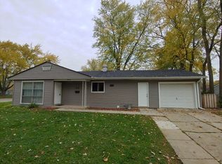 13 Wren Rd, Carpentersville, IL 60110