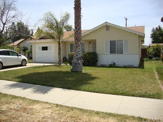 GREAT CURB APPEAL!