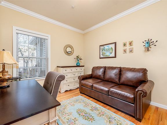 5th image of 266 Pond Cir #266