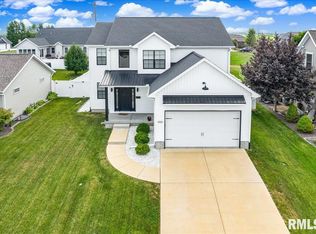 1302 Hampton Rd, Washington, IL 61571