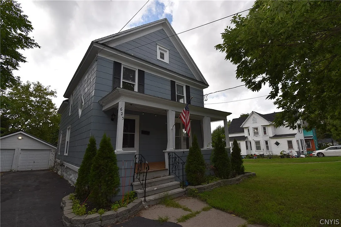 4 bed, 2.0 bath, 1601 sqft, $1,900 — Photo 2