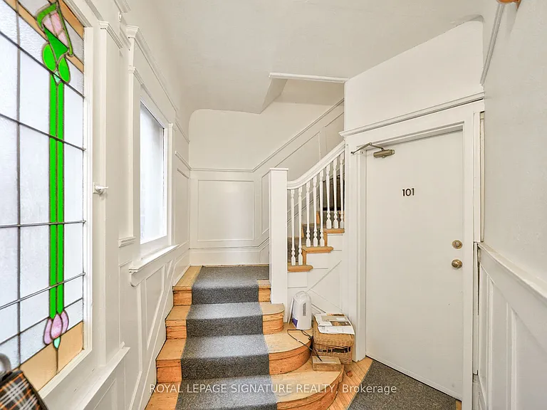 557 Markham St #101 — Photo 2