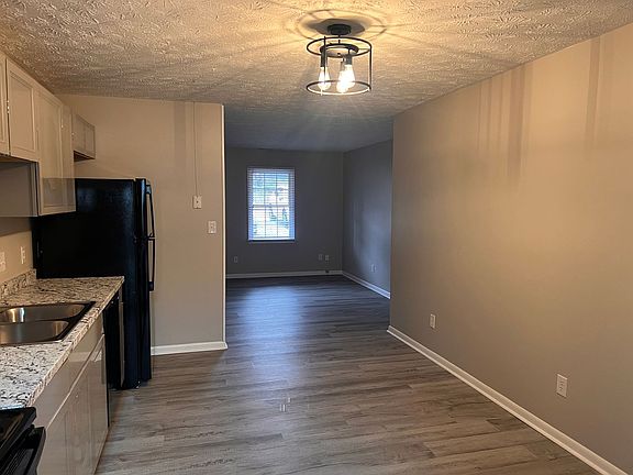 3rd image of 817 Odom Dr