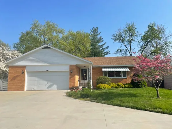 1523 E Walnut St, Chatham, IL 62629