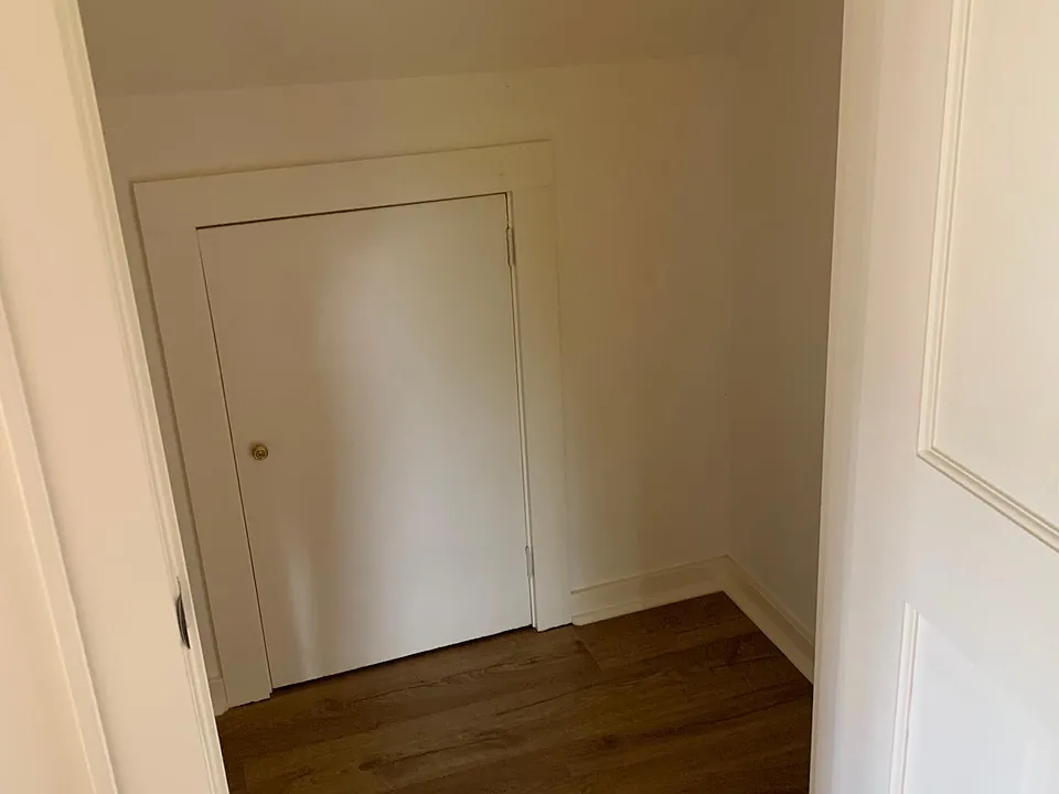 11 Mead Ave