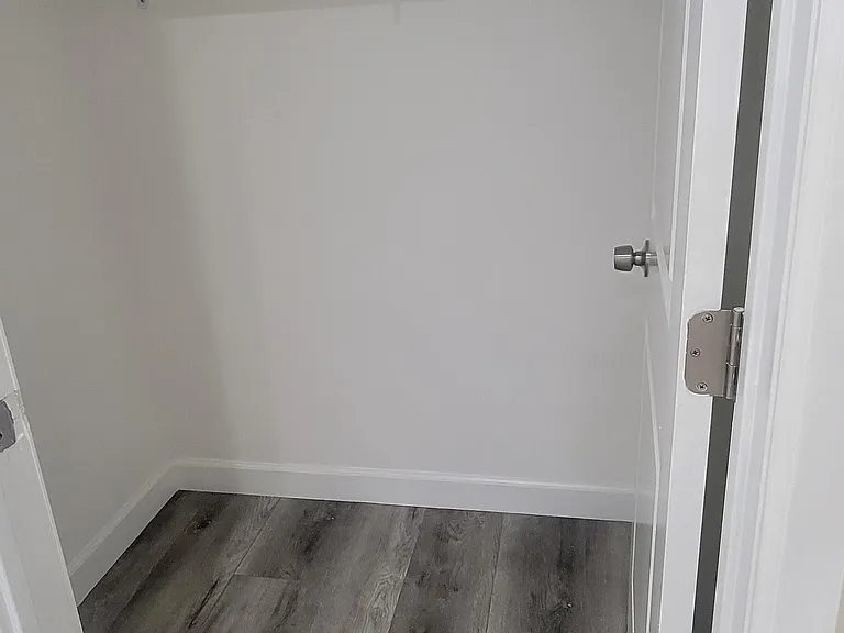 131 S Gless St #1/2 — Photo 15