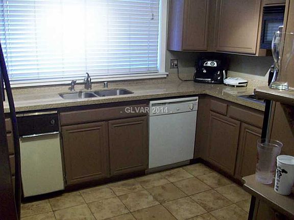 3rd image of 4925 Calle Del Cajon