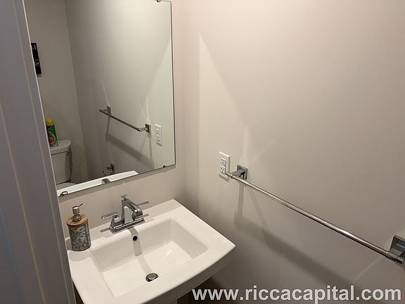 5th image of 119 Plaza Dr