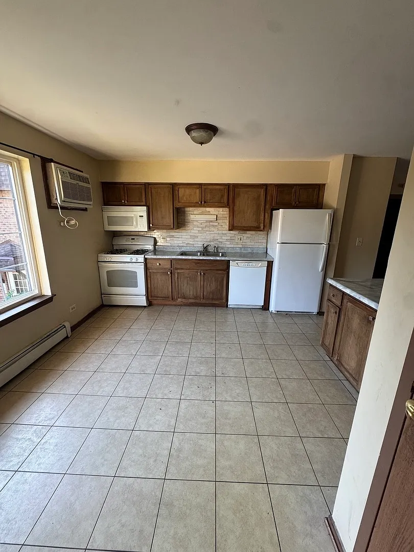 2 bed, 980 sqft, $1,750 — Photo 2