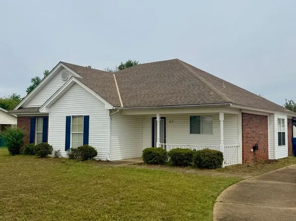 67 Plantation Way, Deatsville, AL 36022