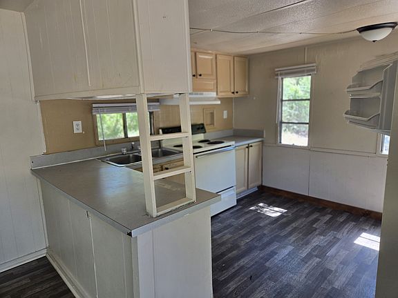 2nd image of 670 E Thrasher Dr