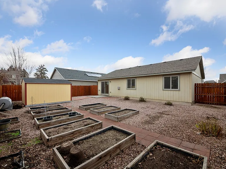 953 SW 25th Ln — Photo 37