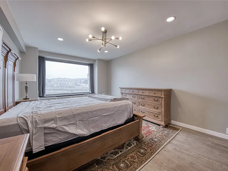 320 Fort Duquesne Blvd #4E — Photo 31