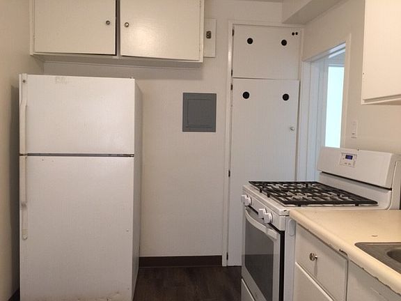 3rd image of 324 W 7th Ave