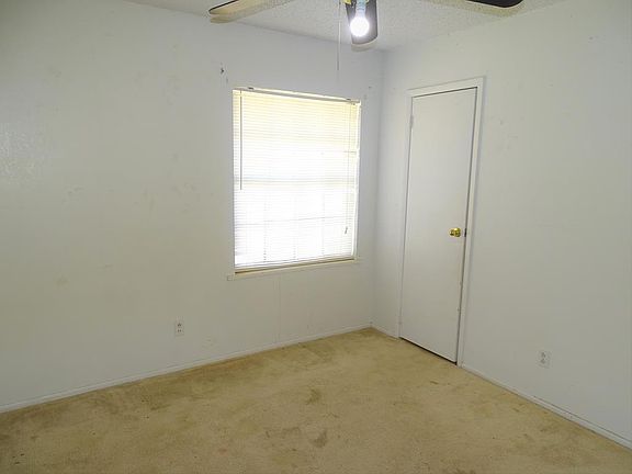 3rd image of 8701 Pica Ave