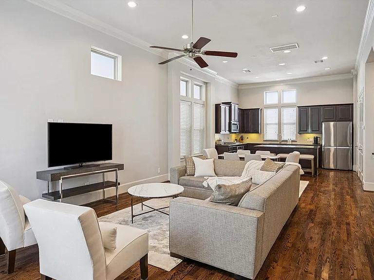 2048 Fannin Sta S — Photo 14