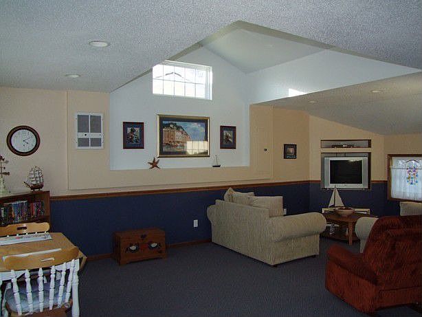 2nd image of 207 E 9th St