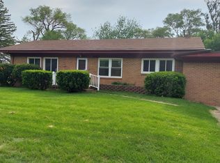 2465 N Lakeview Dr, Sanford, MI 48657