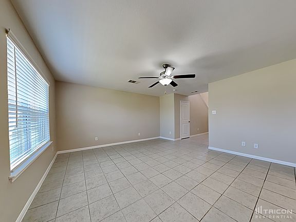 3rd image of 824 Painted Bison Dr