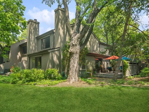 316 Shoreline Rd, Lake Barrington, IL 60010