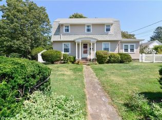 21 Meadow Ave, Stonington, CT 06378