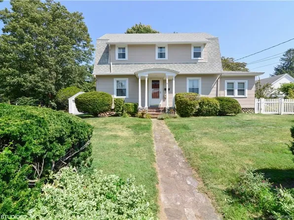 21 Meadow Ave, Stonington, CT 06378