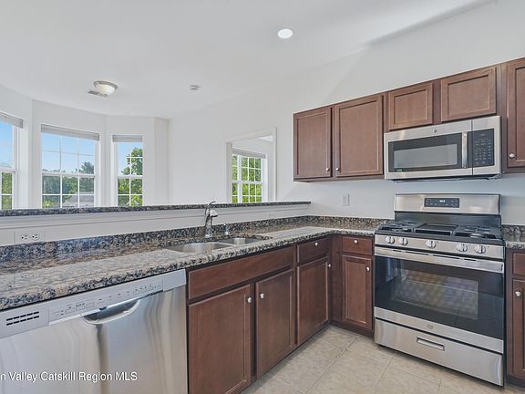 3rd image of 402 Commons Lane