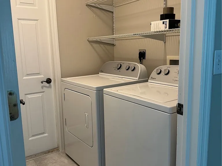 3716 SW 15th Pl — Photo 5
