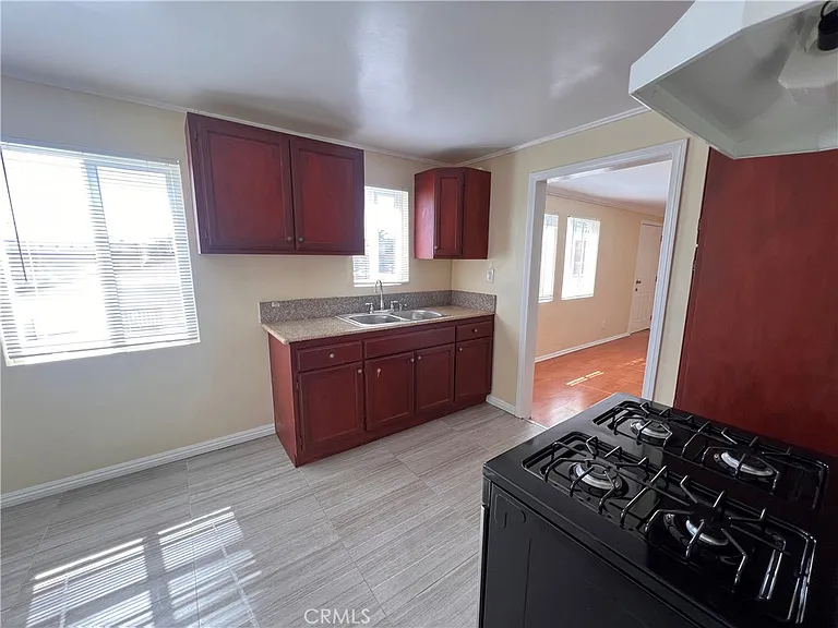 12924 Prairie Ave #C — Photo 7