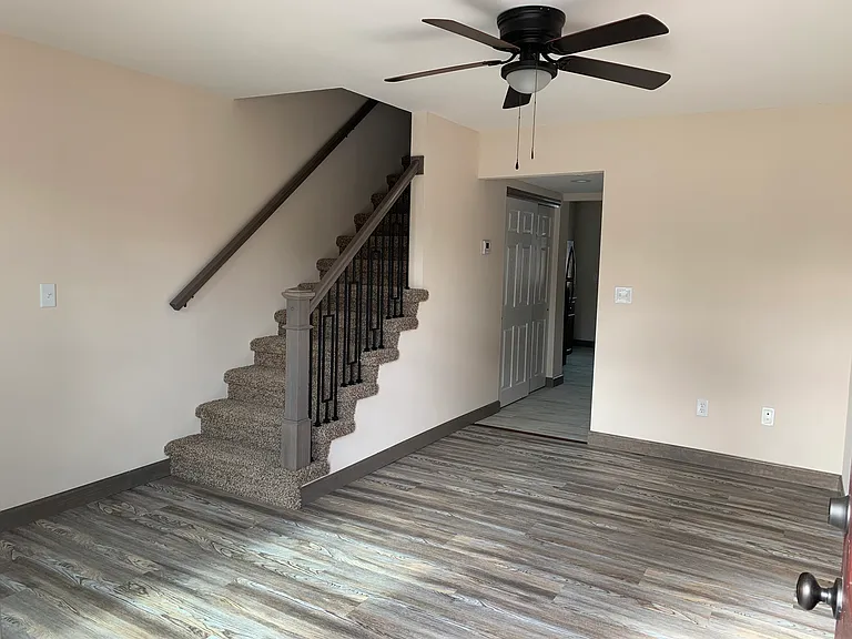 308 Meadow Dr — Photo 4