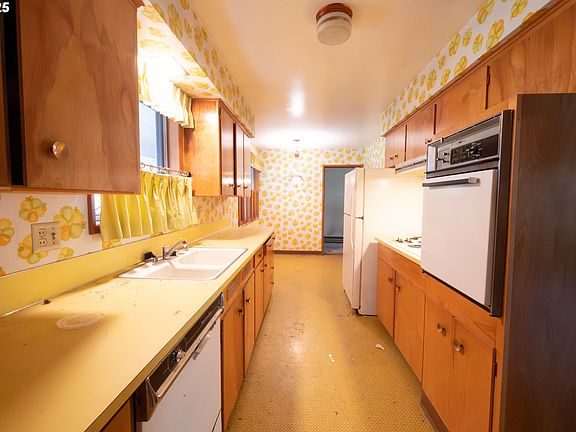 4th image of 3218 SE Deswell St