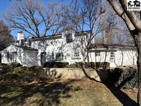 400 Hyde Park Dr, Hutchinson, KS 67502