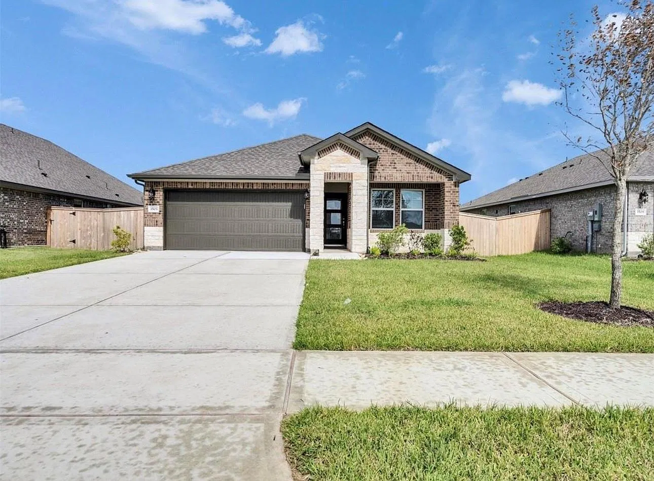 4 bed, 2.0 bath, 1690 sqft, $2,300 — Photo 1