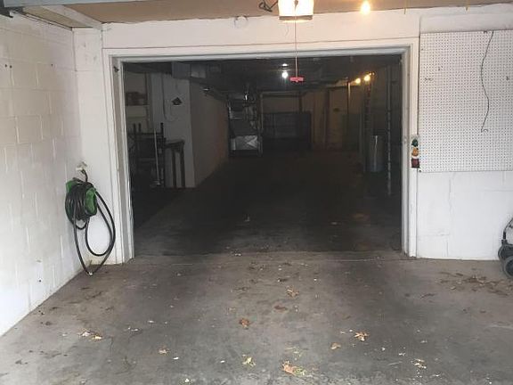 5th image of 3029 NE Douglas St