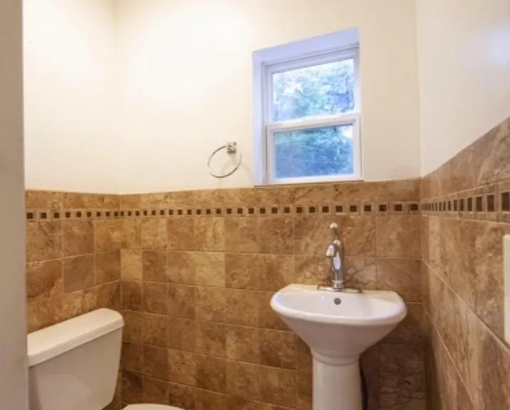 4 Oakcroft Ave — Photo 15