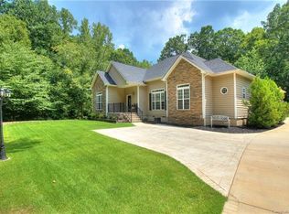 7230 Cobble Creek Dr, Matthews, NC 28104