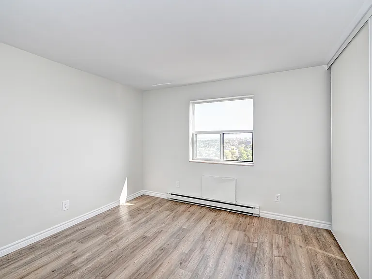 737 Ouellette Ave — Photo 17