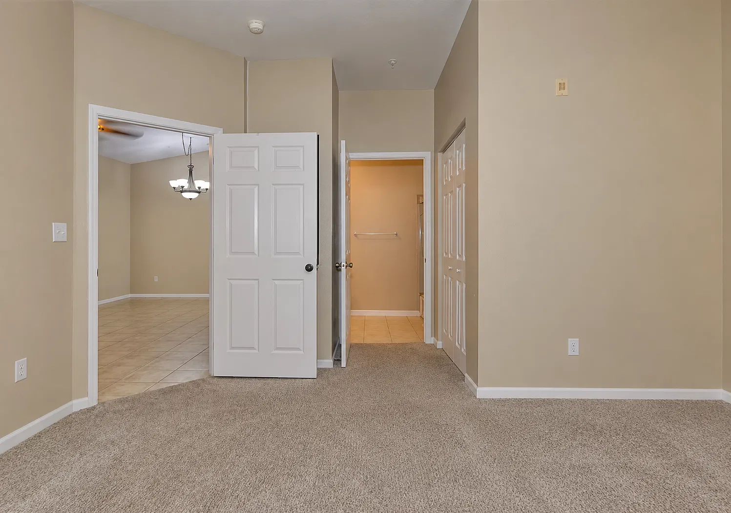 3 bed, 1043 sqft, $1,650 — Photo 2