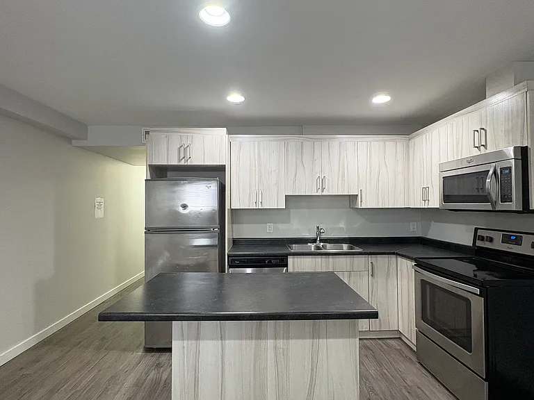 1530 Logan Ave — Photo 1